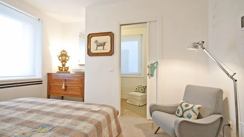 B&B Loggia Marti Gargnano 0*,  Italy